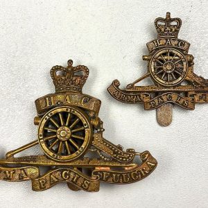 Honourable Artillery Queens Crown Cap & Beret Badges  Ref:1080